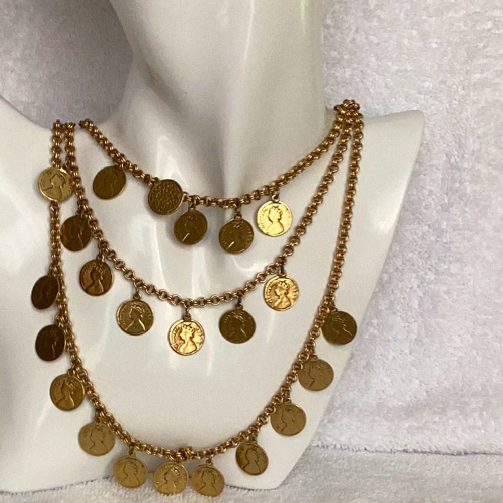 Rare Find , Stunning Vintage 3 Strand GoldToneNecklace with Faux Queen V…